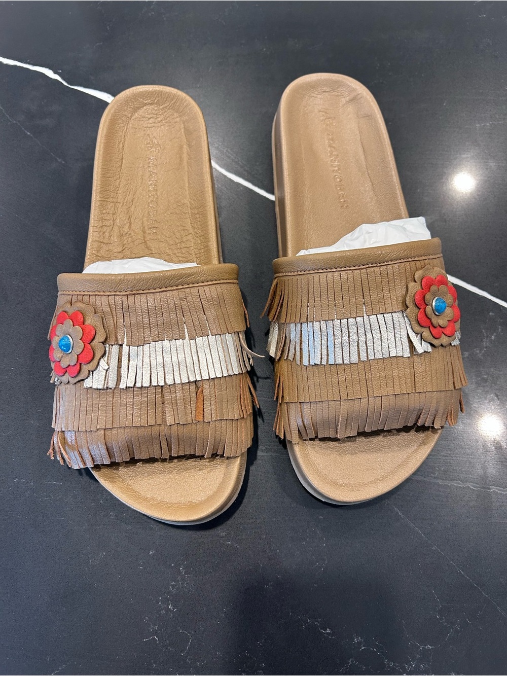 NWT Manitobah Wasaga Fringed Slide Sandals Oak Leather Floral Boho Silver Accent